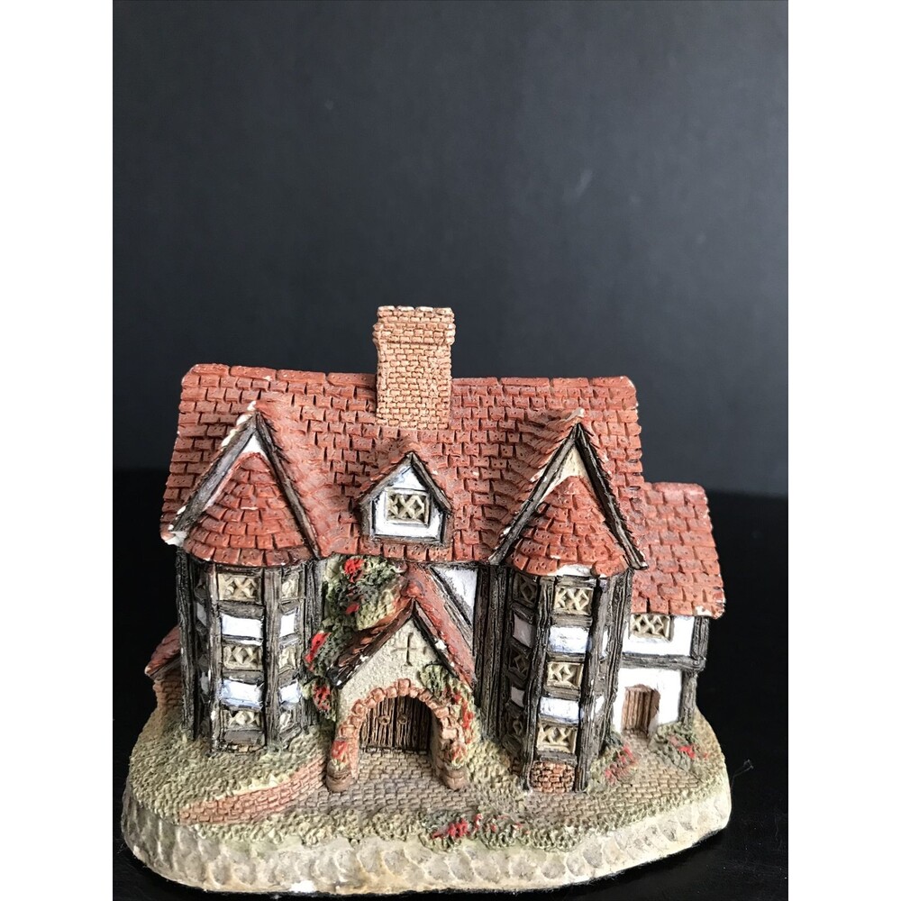 David Winter Cottage Shirehall 1985 Hand Made And Hand Painted Great Britain - Picture 1 of 9